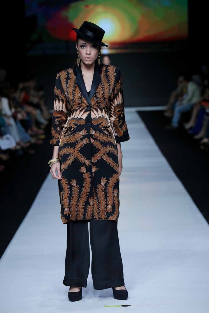 Poppy Dharsono at Jakarta Fashion Week 2014 - Marienela