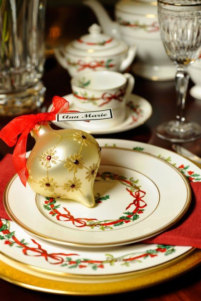Impress at holiday gatherings with gracious etiquette. 